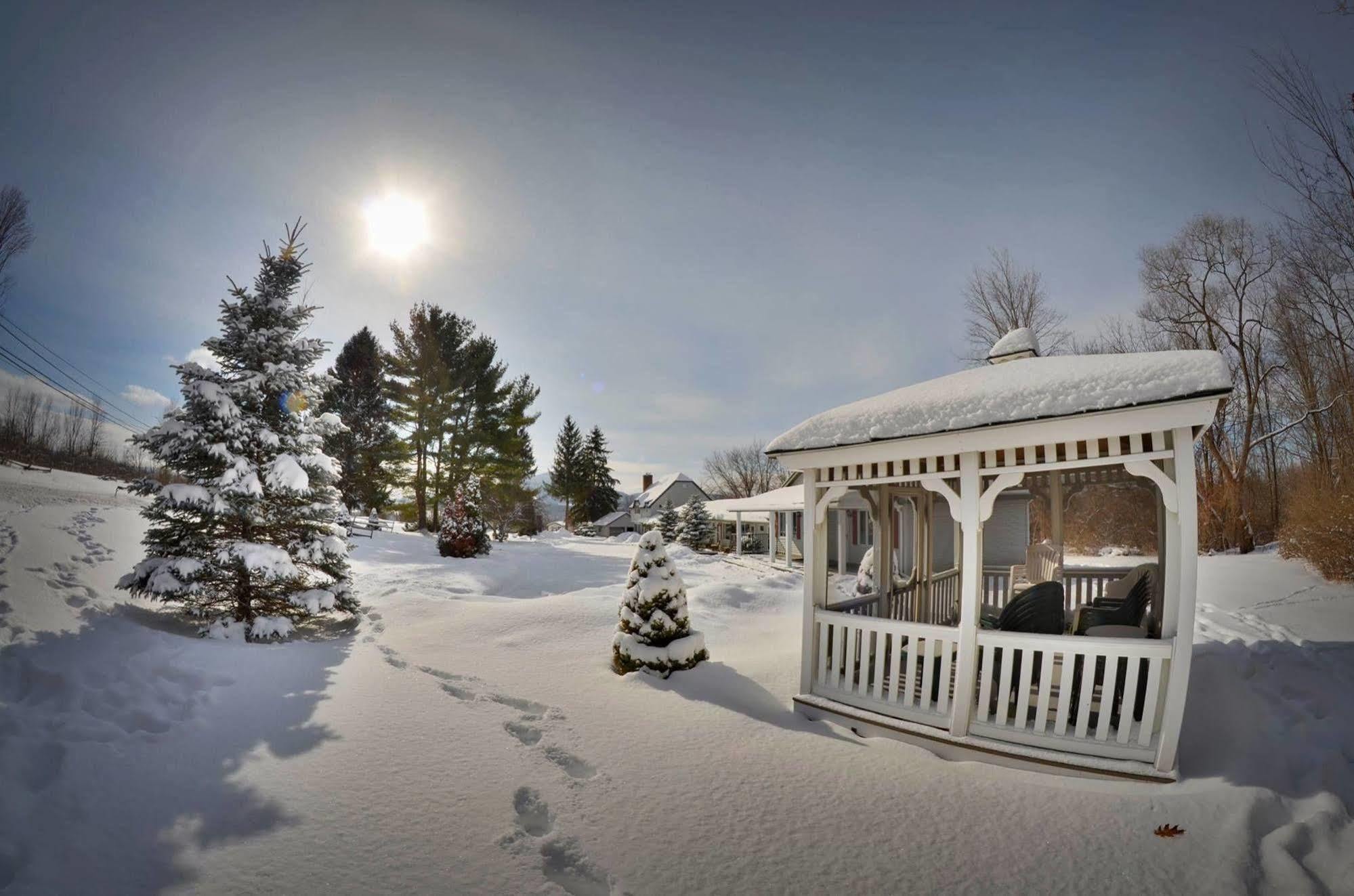 Harwood Hill Motel Bennington Extérieur photo